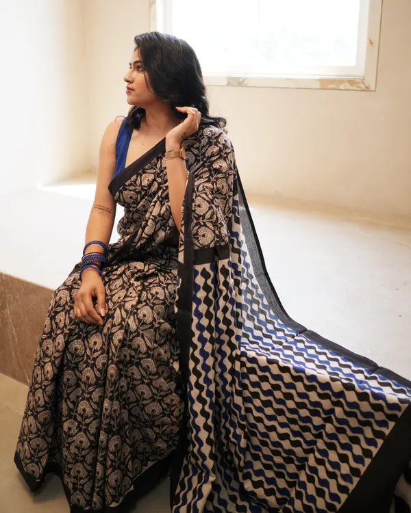 Black_Cotton_Jaal_Printed_Mul_Saree_With_Tassels_For_Women
